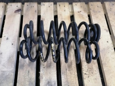 Audi a3 8p 1.8 пружина амортизаторов перед фото №1