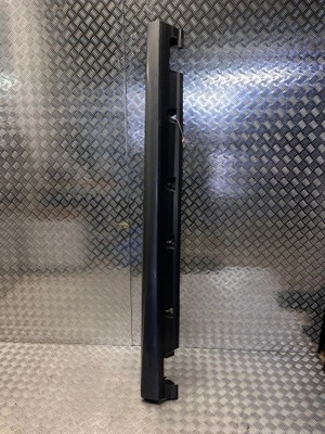 Поріг молдинг поріг права mercedes ml w166 a1666980854 фото №1