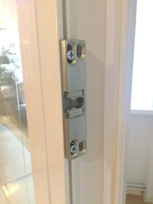 ZATRZASK BALKONOWY DO DRZWI OKNA BALKONOWEGO