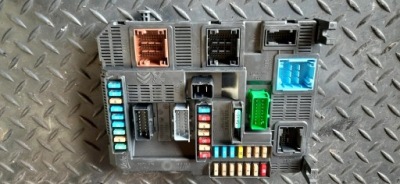 Коробка модуль bsi peugeot 208 i 9819849680 фото №1