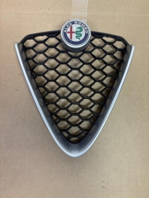 Решітка радіатора решітка радіатора alfa romeo giulia 16-22 veloce 156110134 фото №1