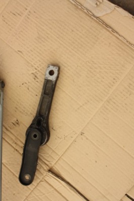 Кронштейн коробки vw caddy iii 2,0 sdi фото №1