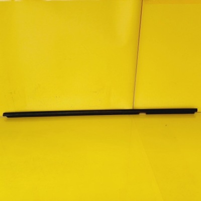 Молдинг ущільнювач лівий перед fiat punto cabrio nr238 фото №1