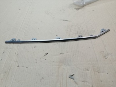 Молдинг w решітка радіатора vw passat alltrack b8 3g0853505b фото №1