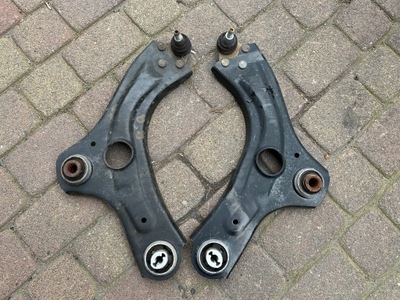 Renault clio v рычаг правый оригинал фото №1