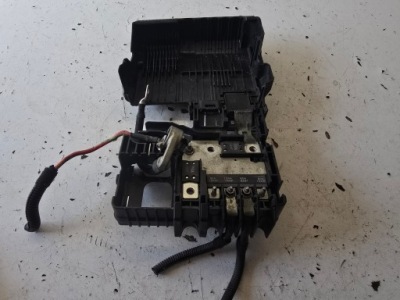 Opel corsa e клема плюсова коробка на акумулятор фото №1