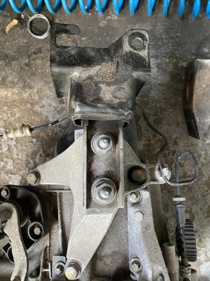 Кронштейн коробки передач dacia sandero stepway фото №1