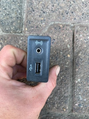 Porsche macan роз'єм port usb 95b035252a фото №1