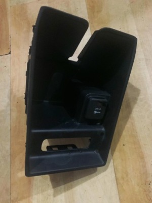 Alfa romeo giulia вкладка podstawki роз'єм живлення 12v 156148613 фото №1