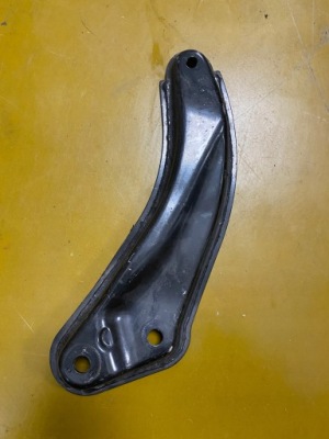 Кронштейн кронштейн підвіска балка infiniti q70 фото №1