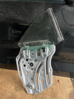 2016-2024 camaro кабріолет  скло права задній задня бокове  механізм підйомник фото №1