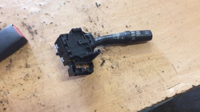 Toyota avensis t25 перемикач двірник фото №1