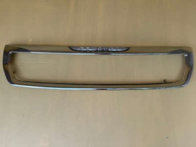 Peugeot partner 2 ii lift 15-18r рамка молдинг решітка перед 9810964777 фото №1