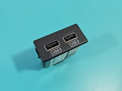 Разъём usb jeep grand cherokee iv wk2 68145567aa фото №1