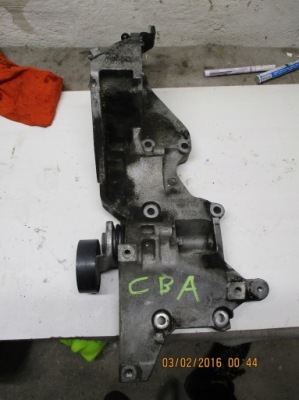 Кронштейн генератора vw 03l903143d фото №1