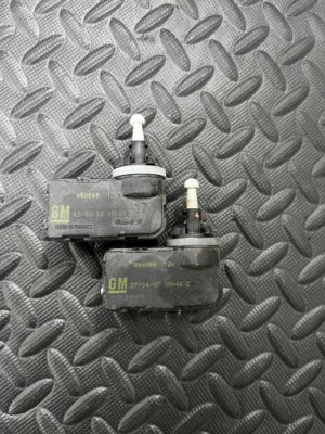 Opel meriva a моторчик регулировки лампы фара фото №1