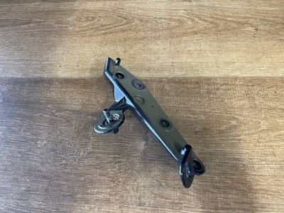 Кронштейн кронштейн крыла range rover velar l560 оригинальный номер j8a2-16290-aa фото №1