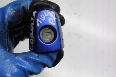 Toyota corolla verso 03 вкладка замка правый перед фото №1