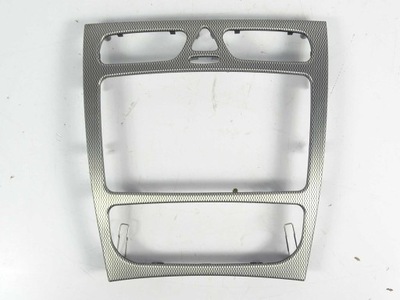 Mercedes c klasa w203 рамка панель середнього фото №1