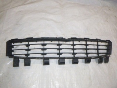 Renault оригінальний номер 8200412379 решітка середня бампера передній фото №1