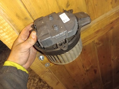 Повітродувка вентилятор повітропровід audi a8 d4 4h1820021b фото №1