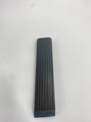 Резиновый элемент накладка педали газа mercedes w124 1233010082 фото №1