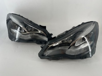 Лампа права mercedes e w207 207 рестайлінг  led a2079064800 фото №1