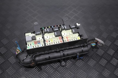 Коробка предохранителей корпус jaguar f-pace x761 фото №1