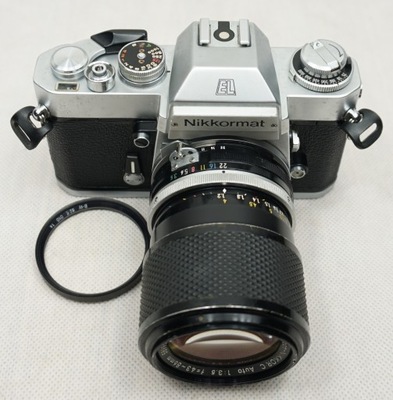 NIKKORMAT z obiektywem i filtrem