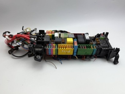 Mercedes-benz gla w156 2014 рамка / модуль запобіжників фото №1