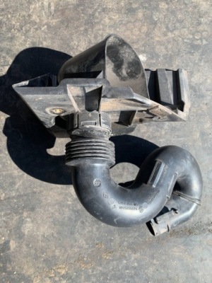 Воздухозаборник воздуха труба 165555514r 960150246r renault trafic iii фото №1