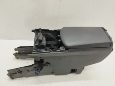 Peugeot 3008 підлокітник фото №1