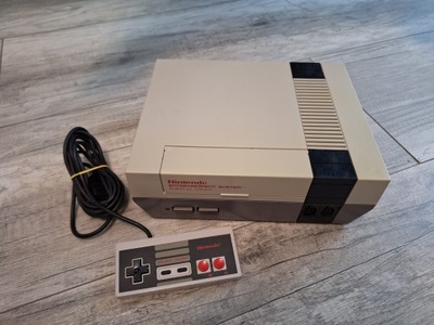 KONSOLA NINTENDO NES + PAD