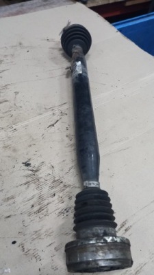 Привідний вал права skoda fabia 1.2b 08r фото №1