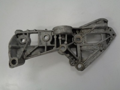 Renault оригинальный номер 688308001r кронштейн кронштейн генератора фото №1