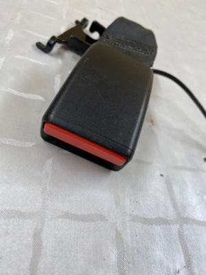 Renault megane iv кліпса поперечина 888429264r фото №1