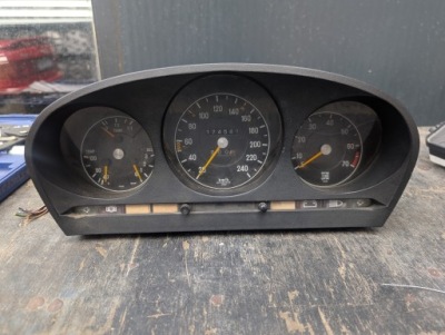 Лічильник mercedes w107 r107 107 фото №1