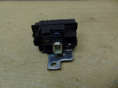 Коробка предохранителей клеммы toyota prius ii hybrid 1.5 фото №1