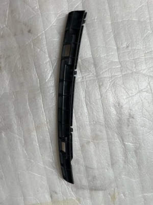 Напрямна бампера 561807723 vw passat b7 фото №1