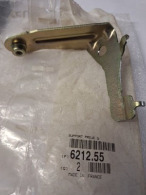 Кронштейн фара peugeot 406 оригінальний номер 621255 фото №1