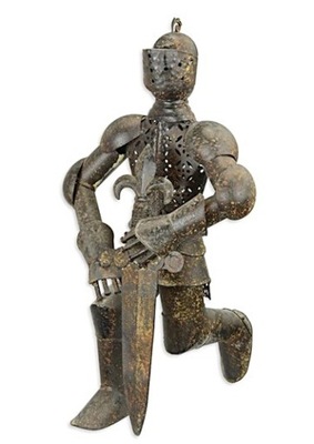 Rzeźba figura Klęczący żelazny rycerz KL