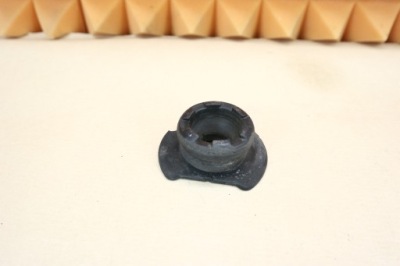 Mercedes slk 171 r171 гумовий елемент гумка кронштейн радіатора a1715040114 фото №1