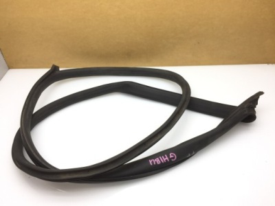 Maserati ghibli iii прокладка кузовная ниша дверь правая перед фото №1