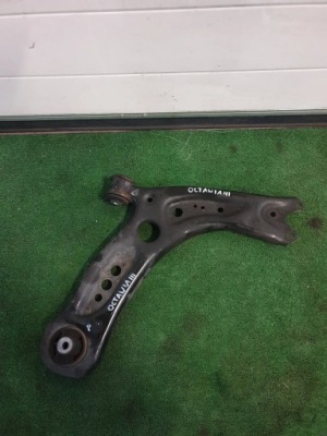 Рычаг правый перед skoda octavia iii 5q0407152t фото №1