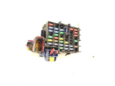 Twingo ii коробка передач запобіжників oryg 8200440620 фото №1