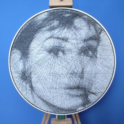 Audrey Hepburn - Portret String Art z nici 60 cm