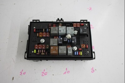 Модуль коробка запобіжників 13318783 opel astra j фото №1