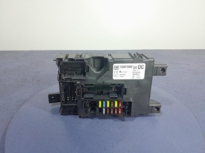 Opel corsa d коробка предохранителей 13301560 фото №1