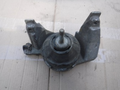 Кронштейн подушка двигателя audi a6 c4 4a0199352 фото №1