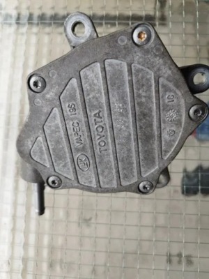 Насос vacu 2.2 d-cat 177km toyota rav 4 iii фото №1